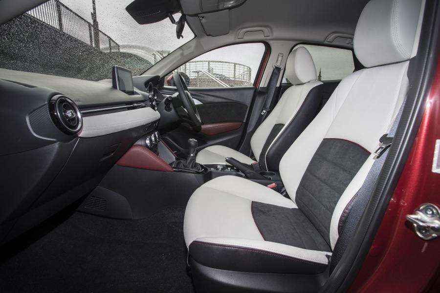 Интерьер Mazda CX-3 2015 года  (UK) (фото 39 из 47)
